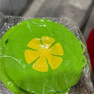 Silicone Spill Stopper Lids (2)